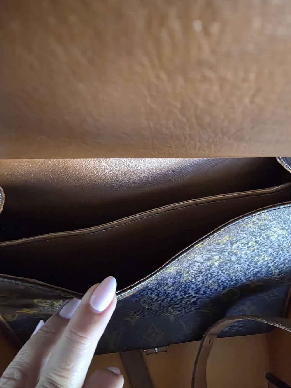 Louis Vuitton Monogram Saddle Crossbody in Brown and Tan Leather - Picture 14 of 16